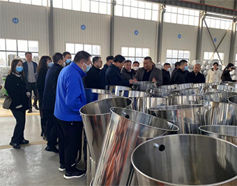 2023年2月8日赤峰市村落振兴局郭局带队到公司领导调查